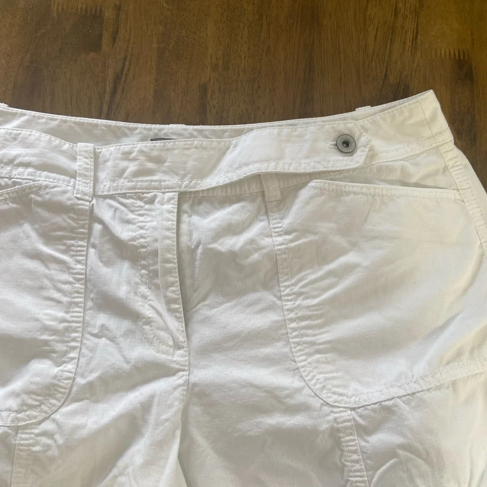 Anne Taylor Signature Fit White Cargo Capris - Picture 6 of 10
